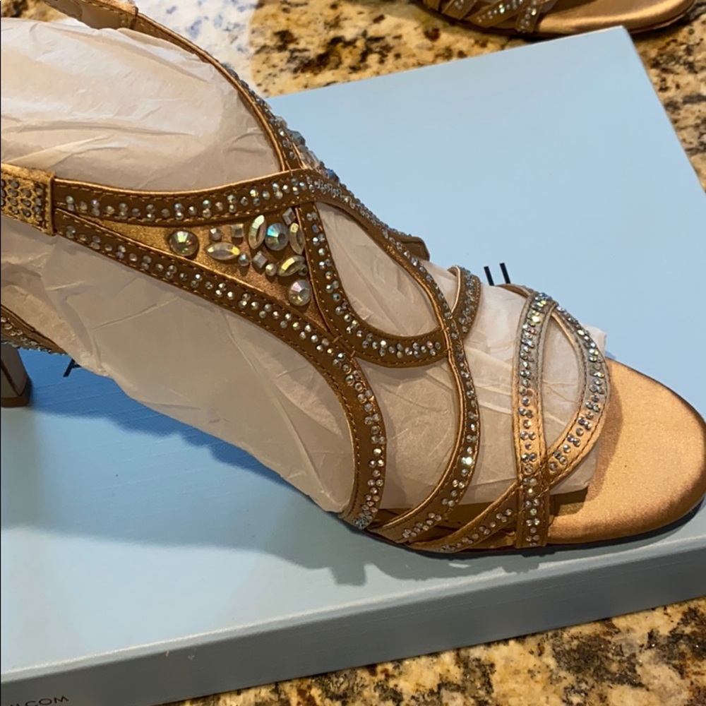 Shoes - Picture 5 of 8